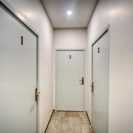 Le Felix 2, Studio Entierement Equipe Et Amenage Pour Accueillir Confortablement 2 Personnes, Tout Proche De La Gare De Sur L'avenue Felix Viallet