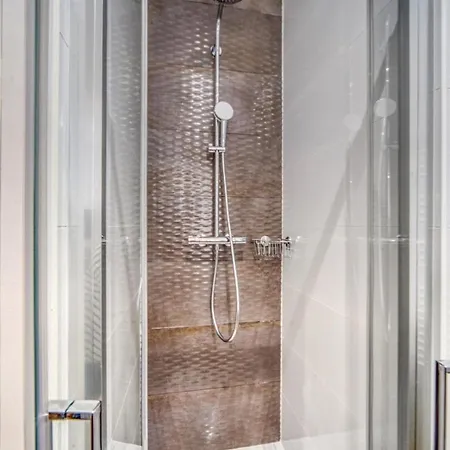 Le Felix 2, Studio Entierement Equipe Et Amenage Pour Accueillir Confortablement 2 Personnes, Tout Proche De La Gare De Sur L'avenue Felix Viallet Apartment