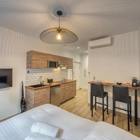 Apartment Le Felix 2, Studio Entierement Equipe Et Amenage Pour Accueillir Confortablement 2 Personnes, Tout Proche De La Gare De Sur L'avenue Felix Viallet
